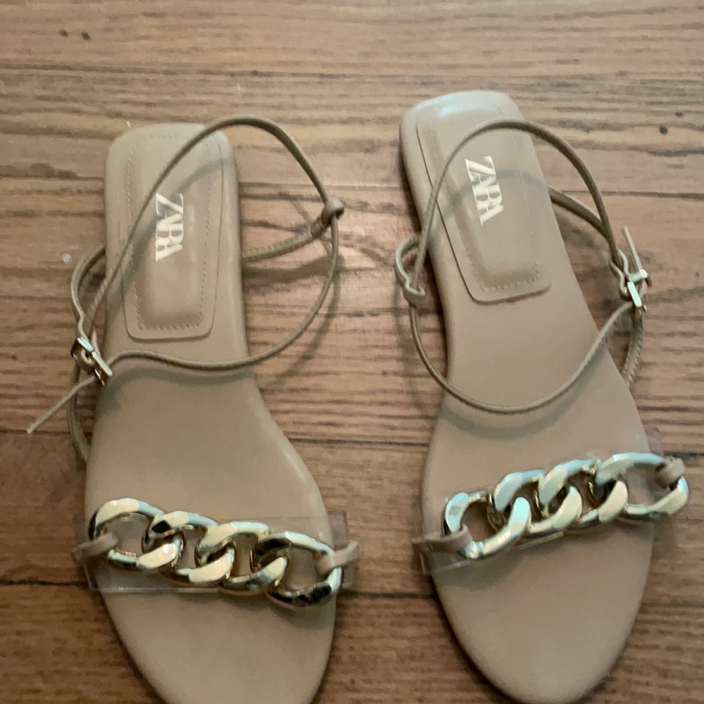 NWOT Zara tan and gold chain sandals size 37